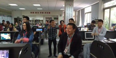 歡樂(lè)抓錢(qián)舞，迎接畢加美好的一天